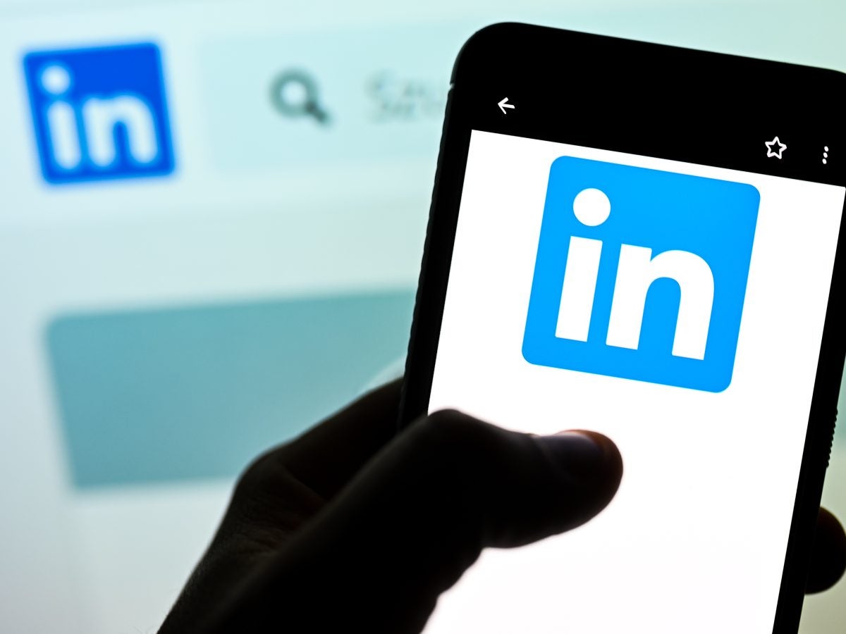 Aht, Aht—Don't Do That! These Are The LinkedIn Etiquette Tips You Need For 2023