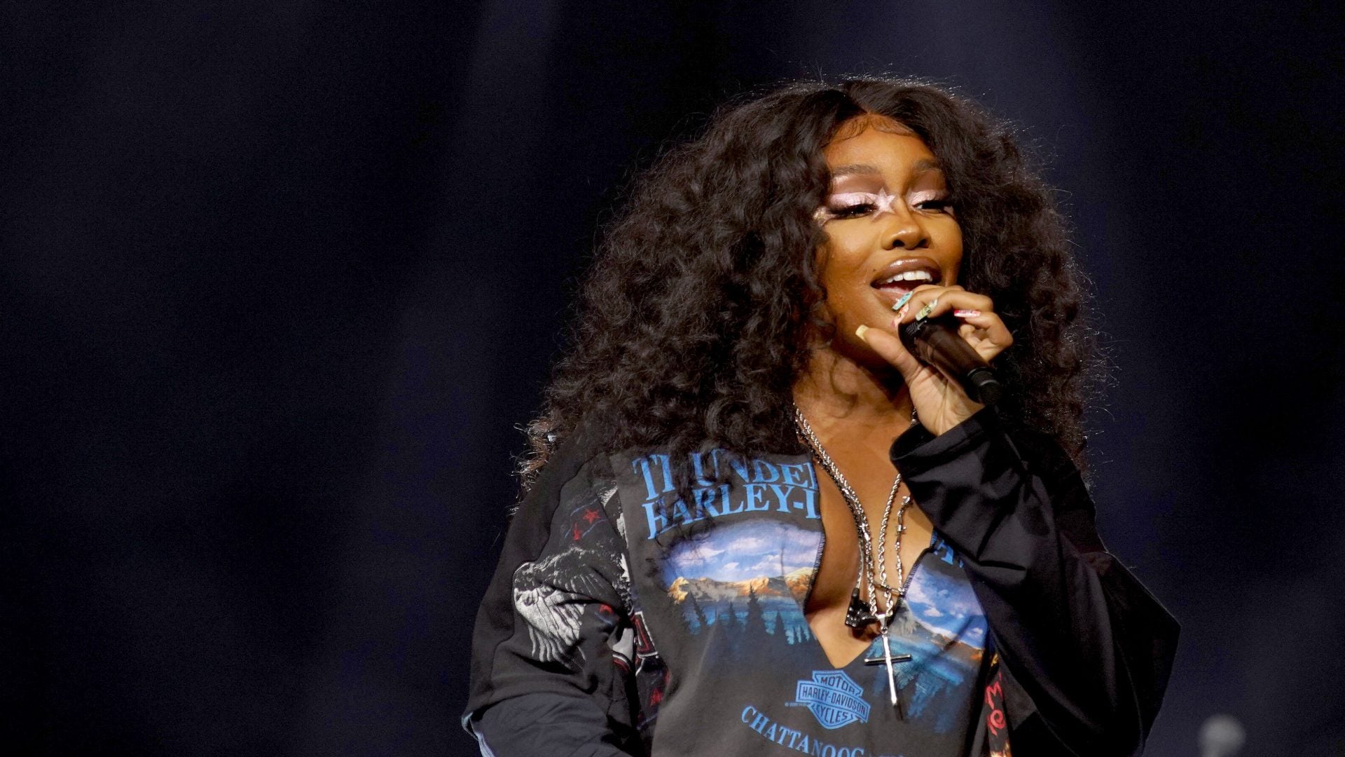 SZA Matches Janet Jackson's 30-year Record On The Charts