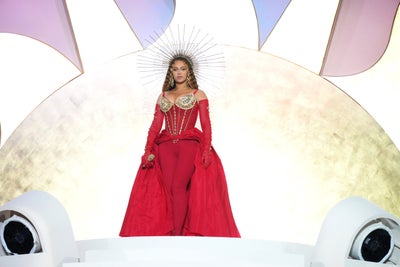 Beyoncé Returns To The Stage After A 5-Year Hiatus For The Grand Reveal of Atlantis The Royal in Dubai