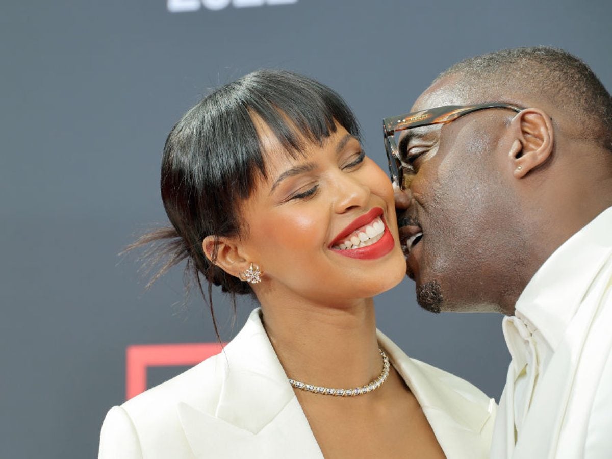 19 Photos Of Black Celebrity Couples Packing On The PDA