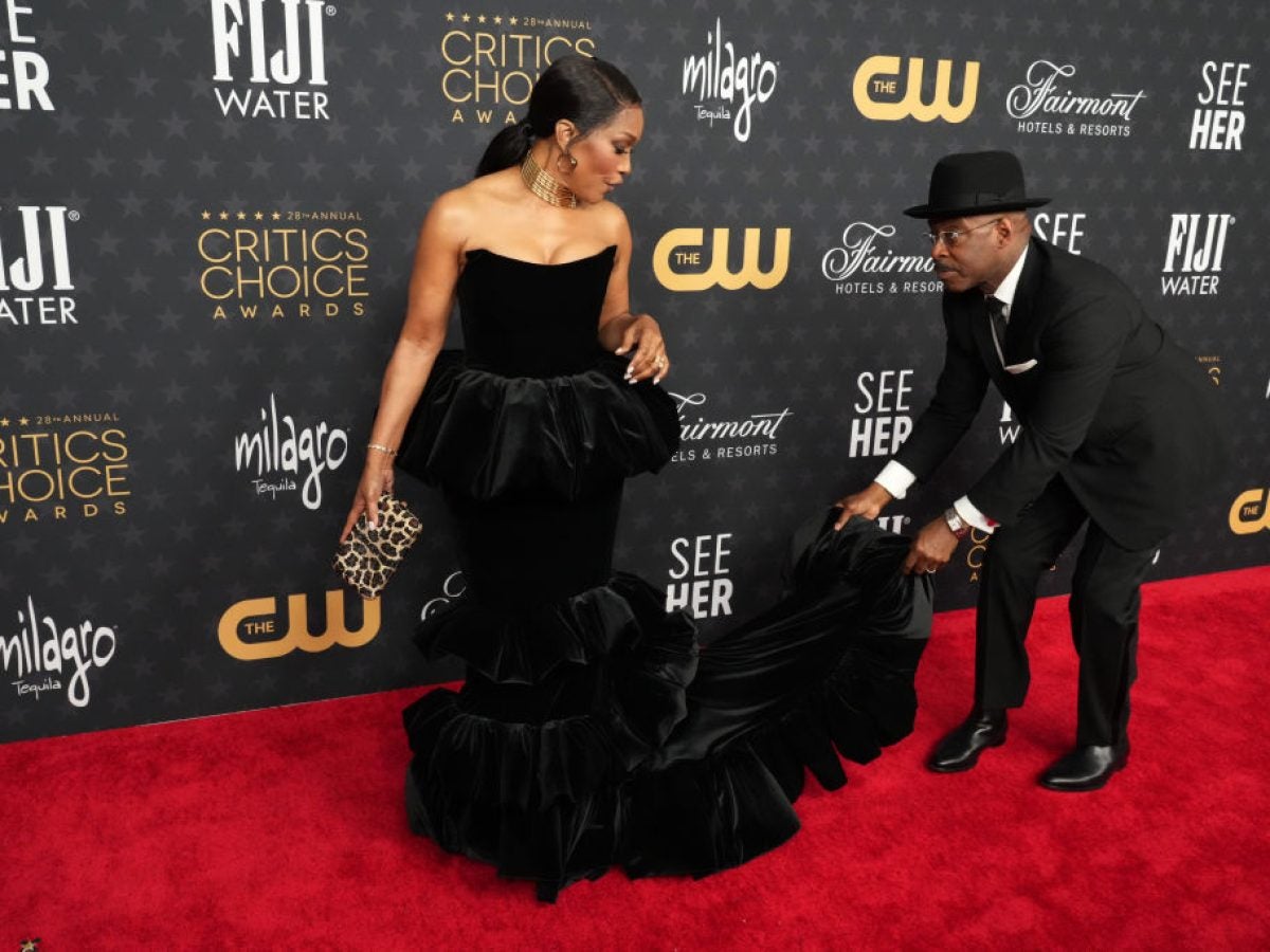 19 Photos Of Black Celebrity Couples Packing On The PDA