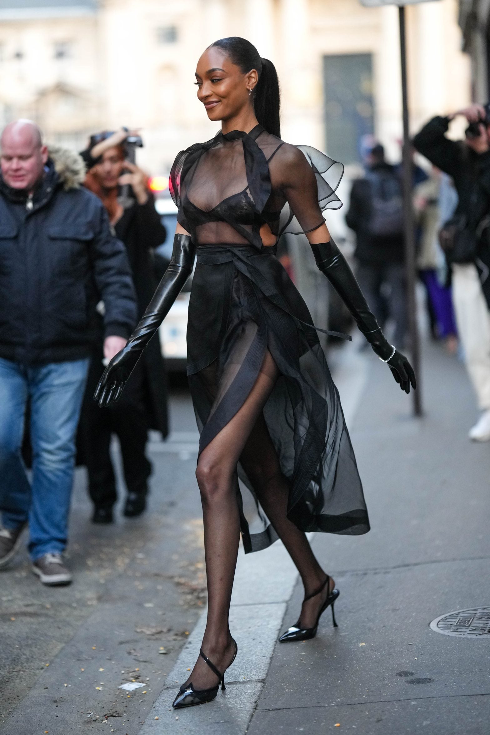 Street Style: Paris Fashion Week FW 23′