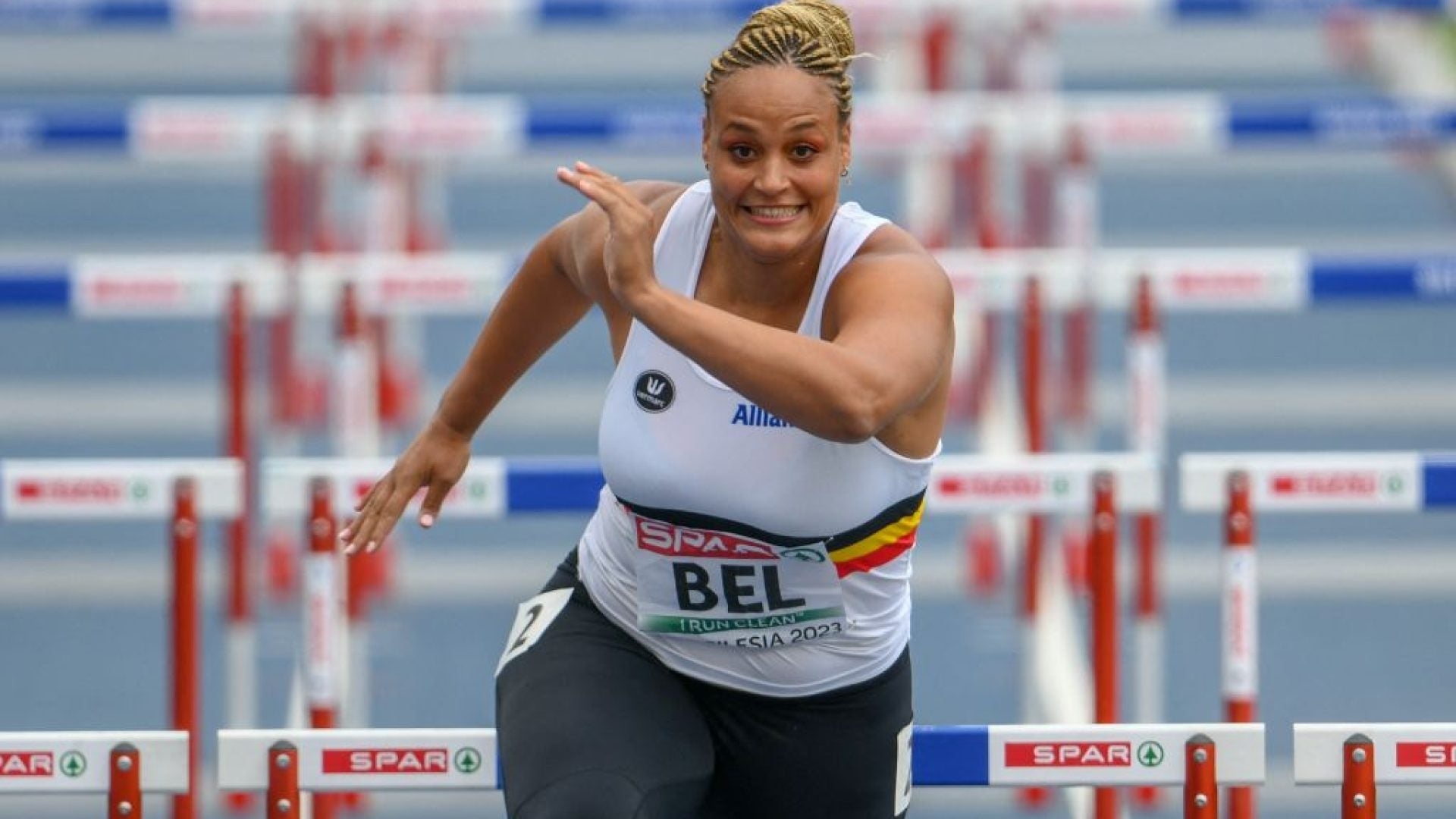 Shot Put Champion Runs 100M Hurdles To Keep Team In Competition