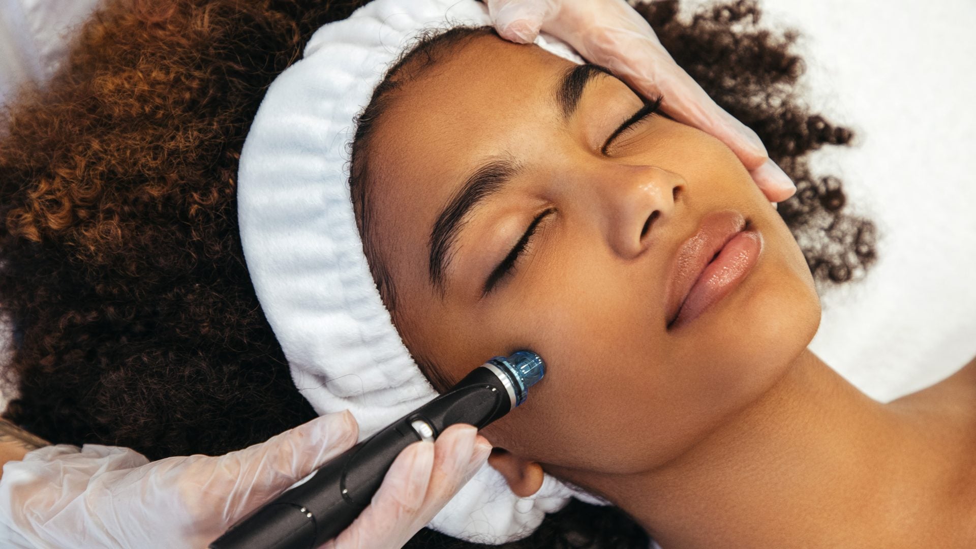 Guide to Dermaplaning: Best Products, Tips, and Tricks