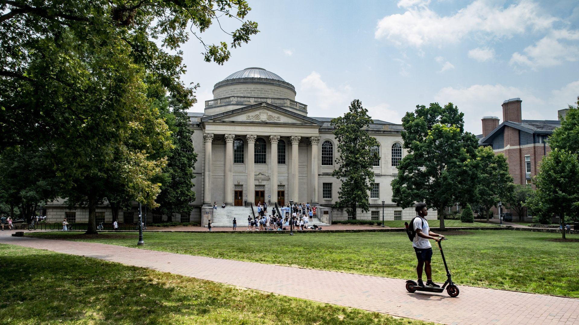 UNC-Chapel Hill Bans Use Of Race, Sex In Admissions Process