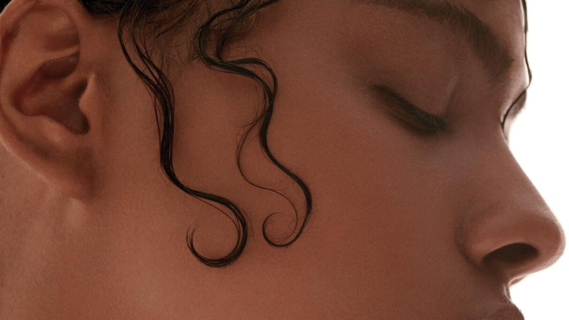 Experts Share The Best Tips For Laid Edges For The Summer