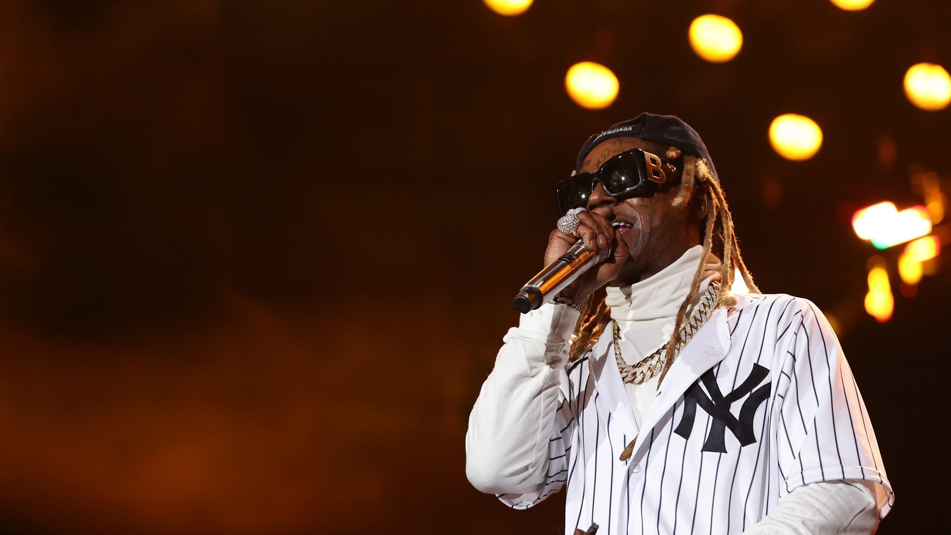 Hip-Hop Icon Lil Wayne Returns To VMAs Stage After A Decade