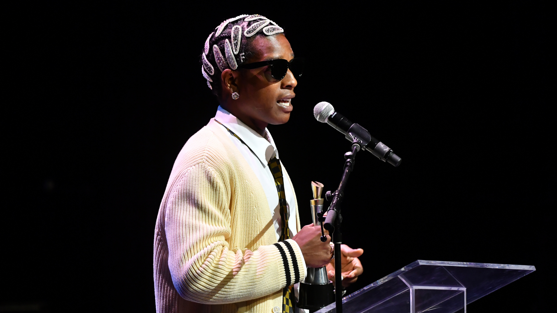Kelly Rowland, A$AP Rocky honored during Harlem's Fashion Row's 16th annual  fashion show and awards