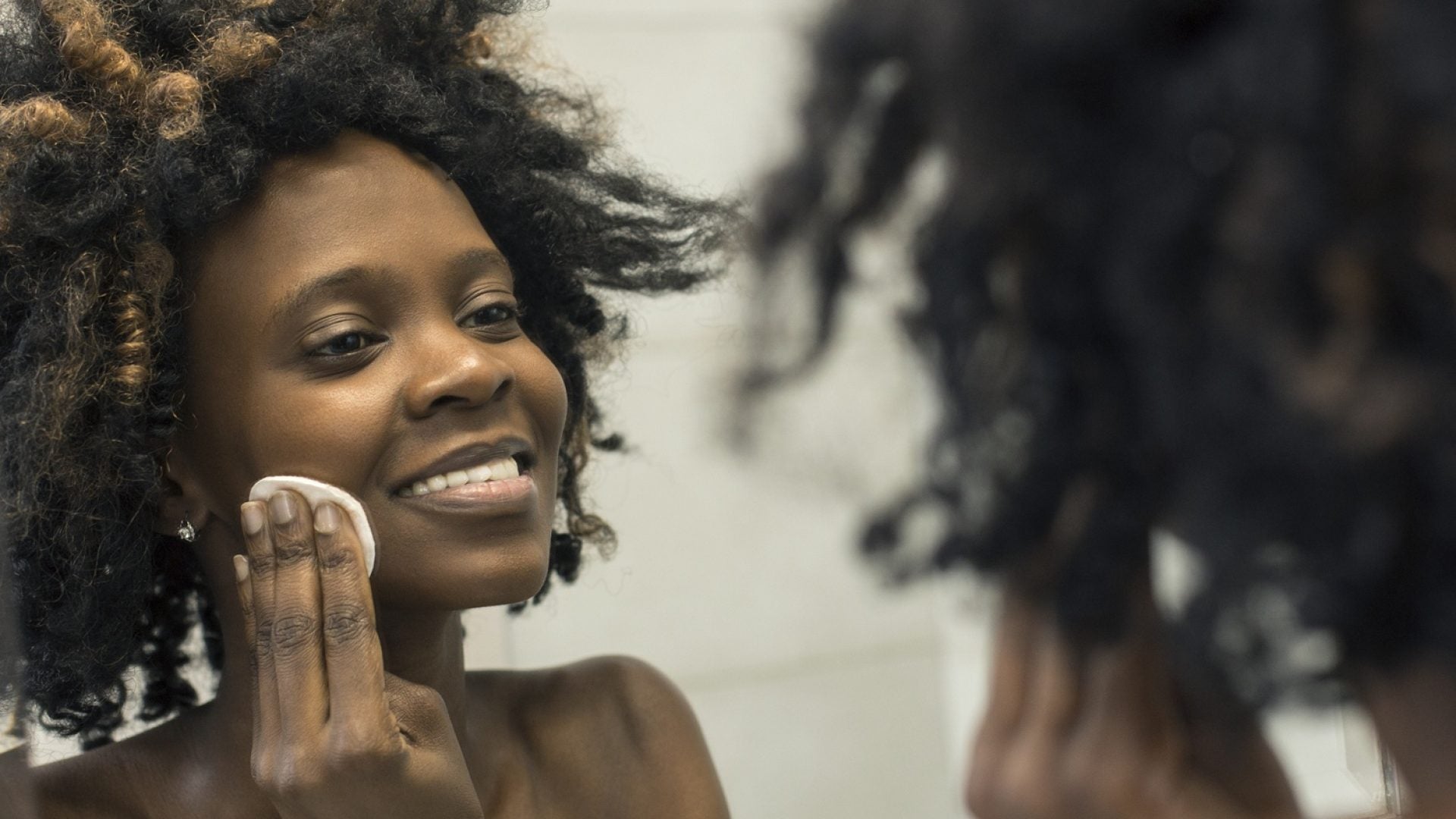 Why You Should Wash Your Face With Cleansing Pads