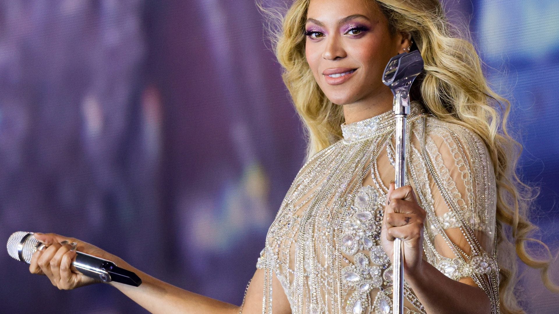 Beyoncé’s New Perfume Is Available For Pre-Order