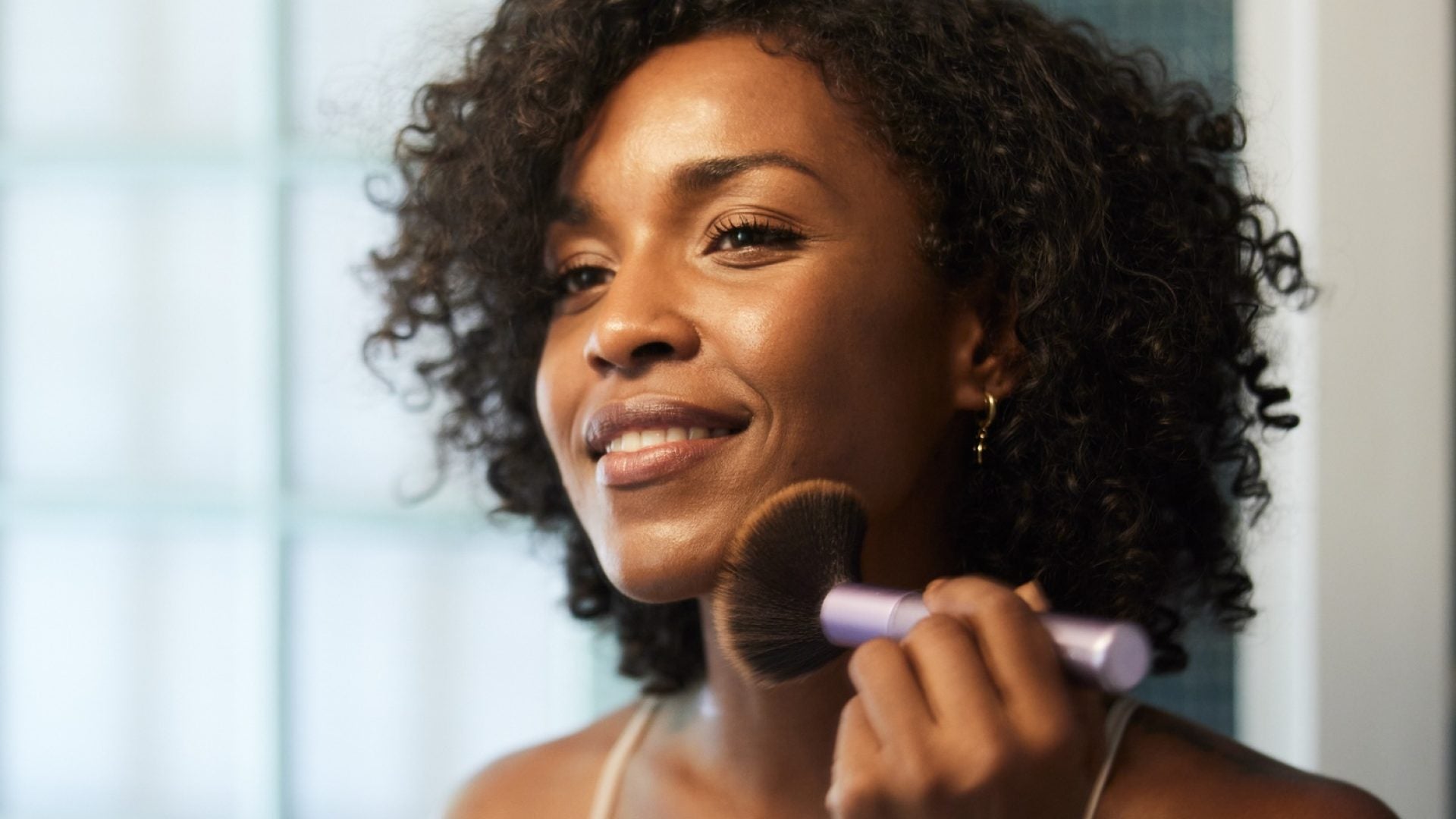 Beauty Secrets: Should I Use A Brush Or A Sponge?