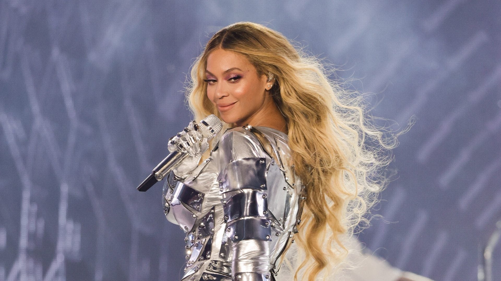 10 Silver Beyoncé-Inspired Looks To Wear To Your Screening Of The "Renaissance" World Tour Film