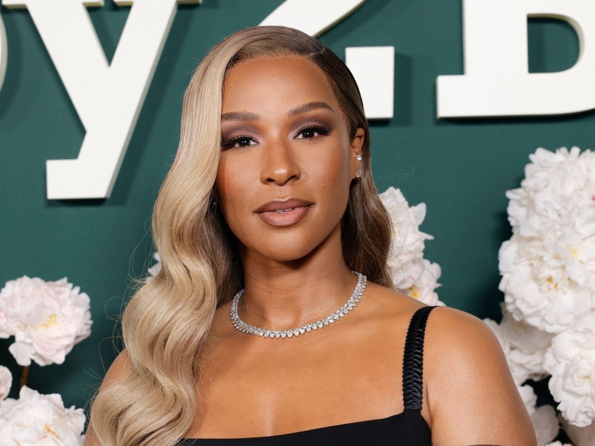 Savannah James’ Stylist Debunks Rumor That She Won't Take Pictures With Male Fans