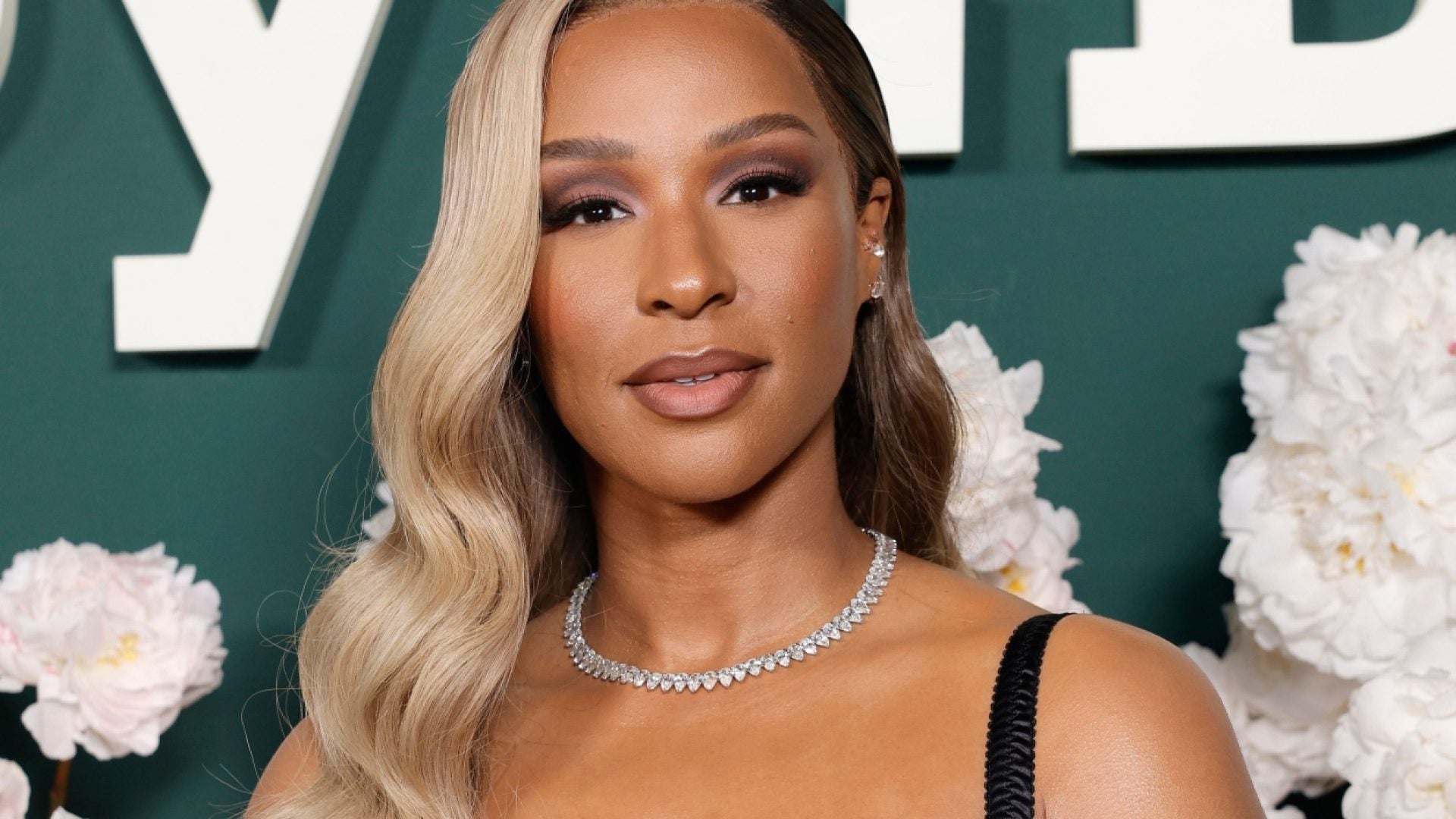 Savannah James’ Stylist Debunks Rumor That She Won't Take Pictures With Male Fans