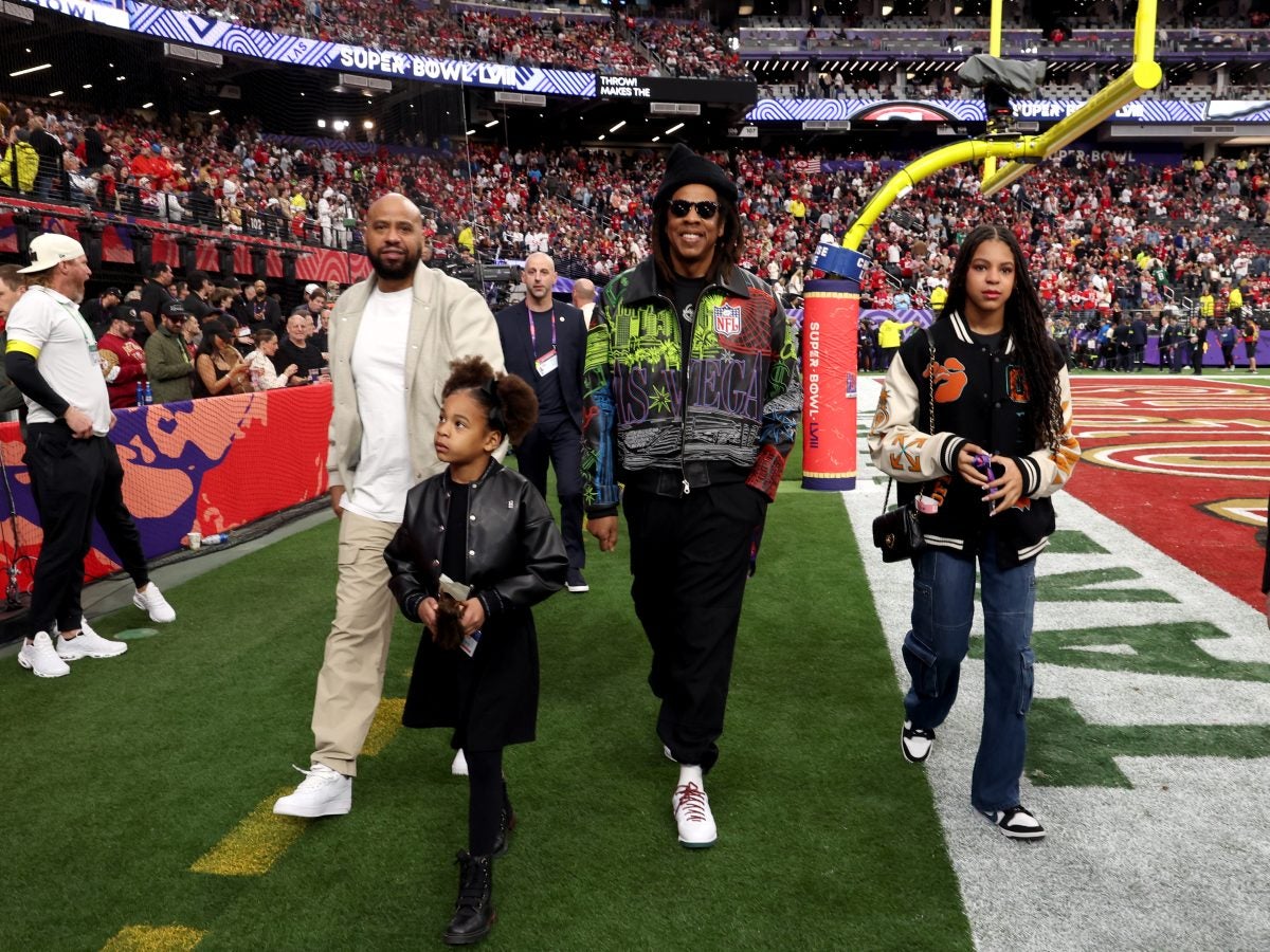 Jay-Z, Blue Ivy, And Rumi Having Daddy-Daughter Night At The Super Bowl Is The Cutest Thing Ever 