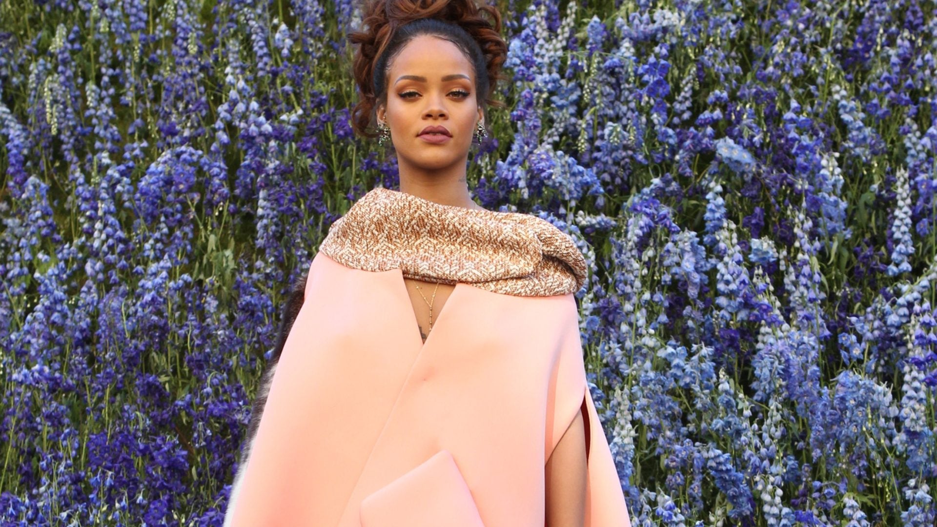  Channeling Nostalgia With This Look: Rihanna