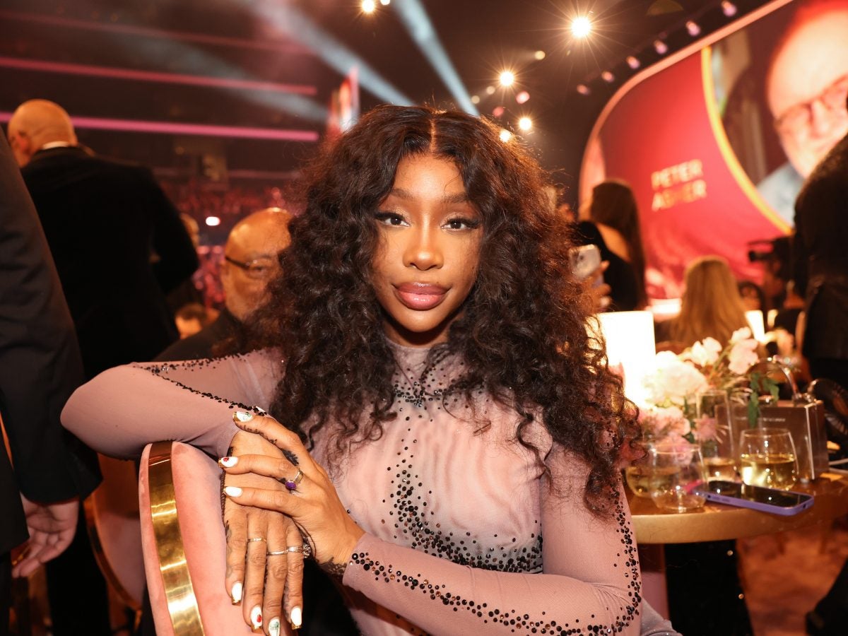 SZA Reveals Why She Removed Her Breast Implants: 'It Was Painful'