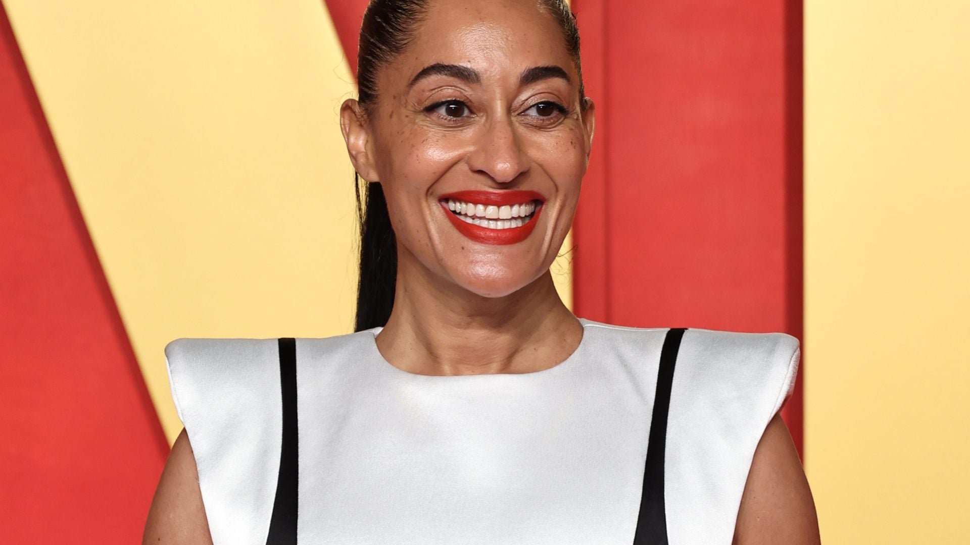 How Tracee Ellis Ross Achieved the Bold Lip For The Oscars Party