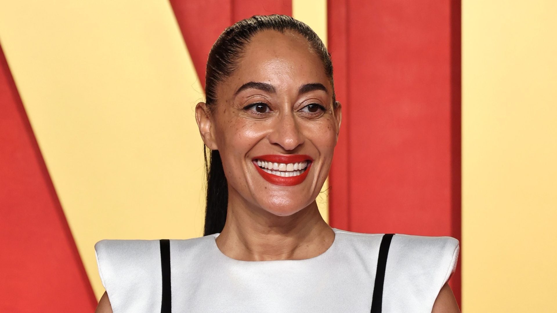 How Tracee Ellis Ross Achieved the Bold Lip For The Oscars Party