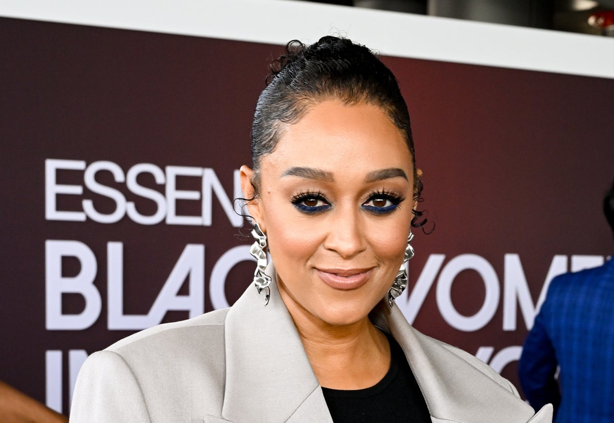 Tia Mowry Shared A Hug With Ex-Husband Cory Hardrict At ESSENCE Black ...