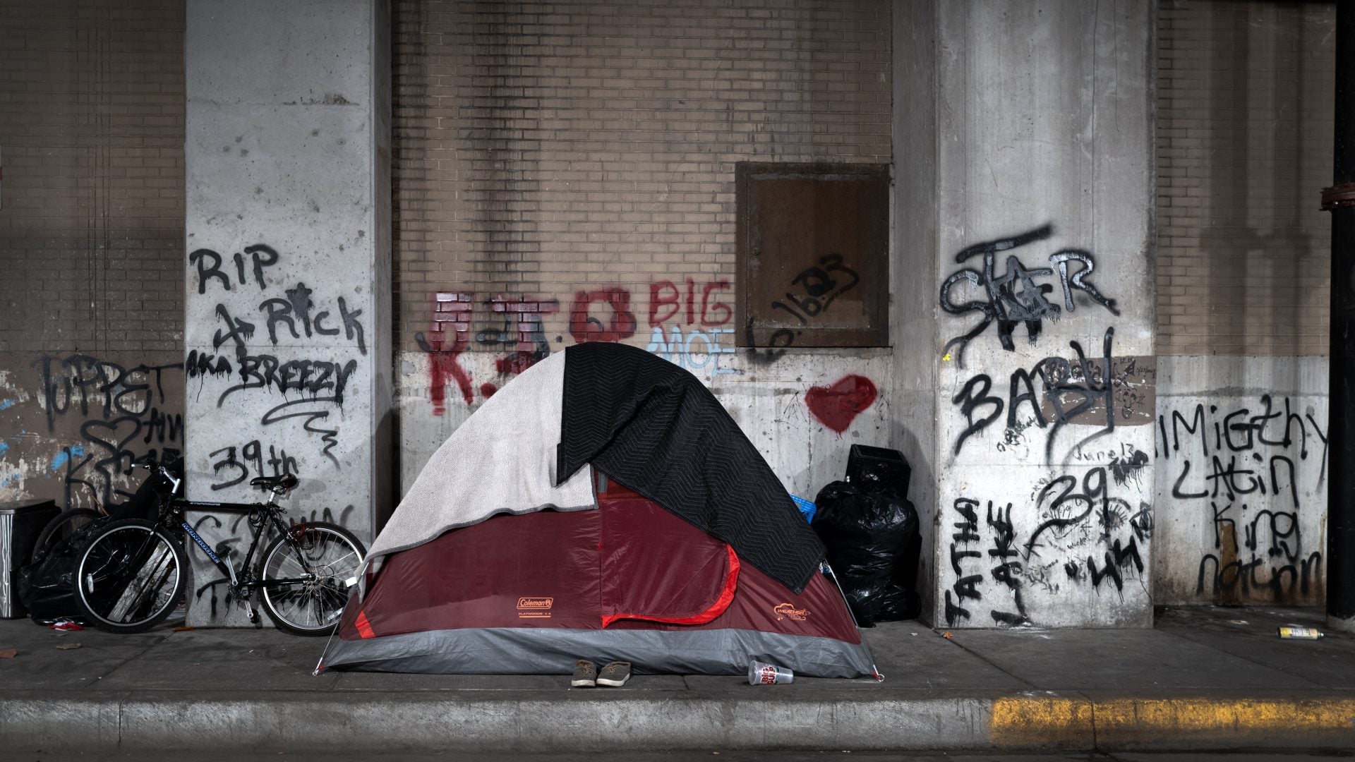 The Supreme Court Weighs Whether Cities Can Criminalize Homelessness