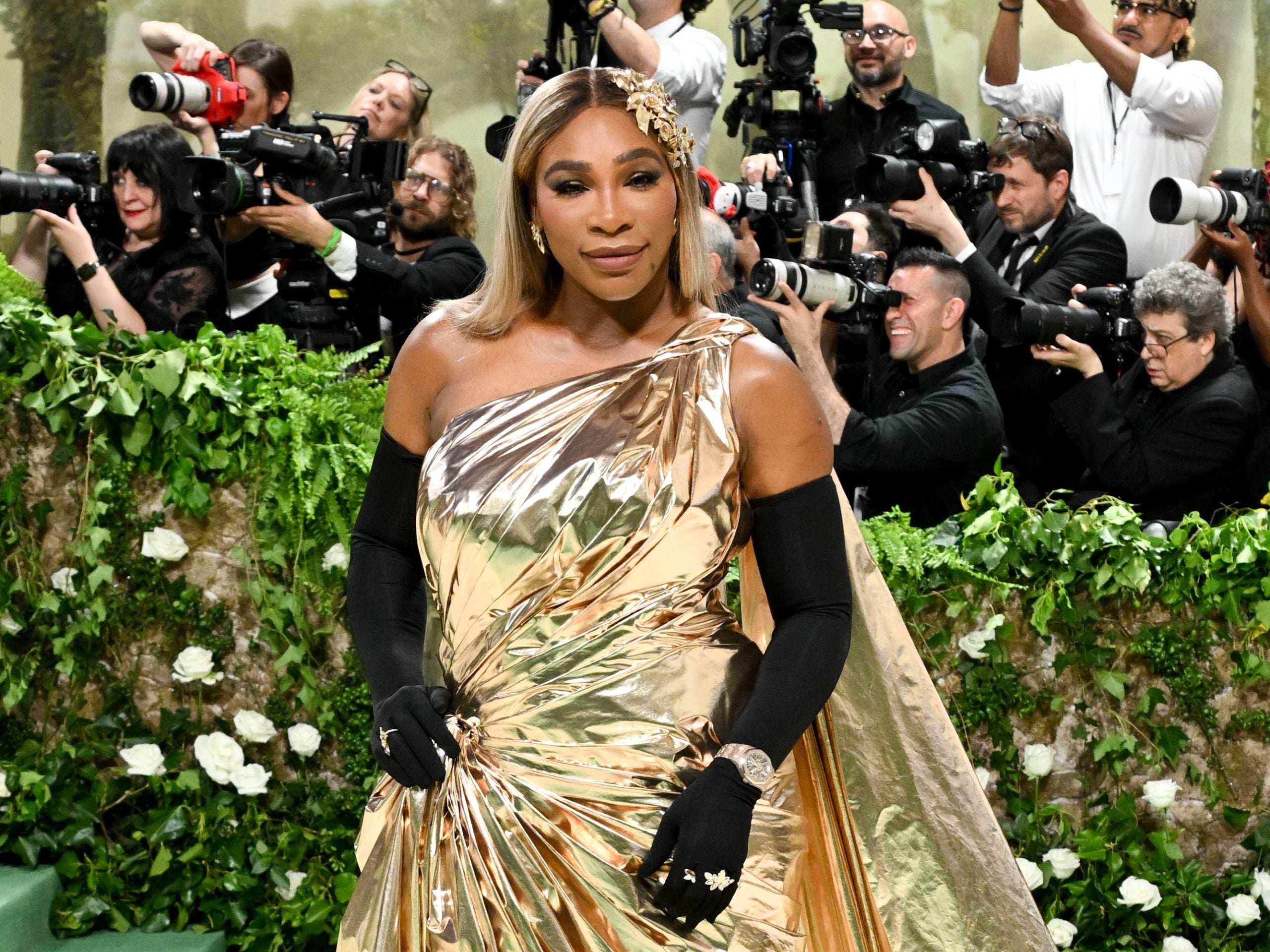 Serena Williams Shines Bright Like A Wimbledon Trophy At The 2024 Met ...