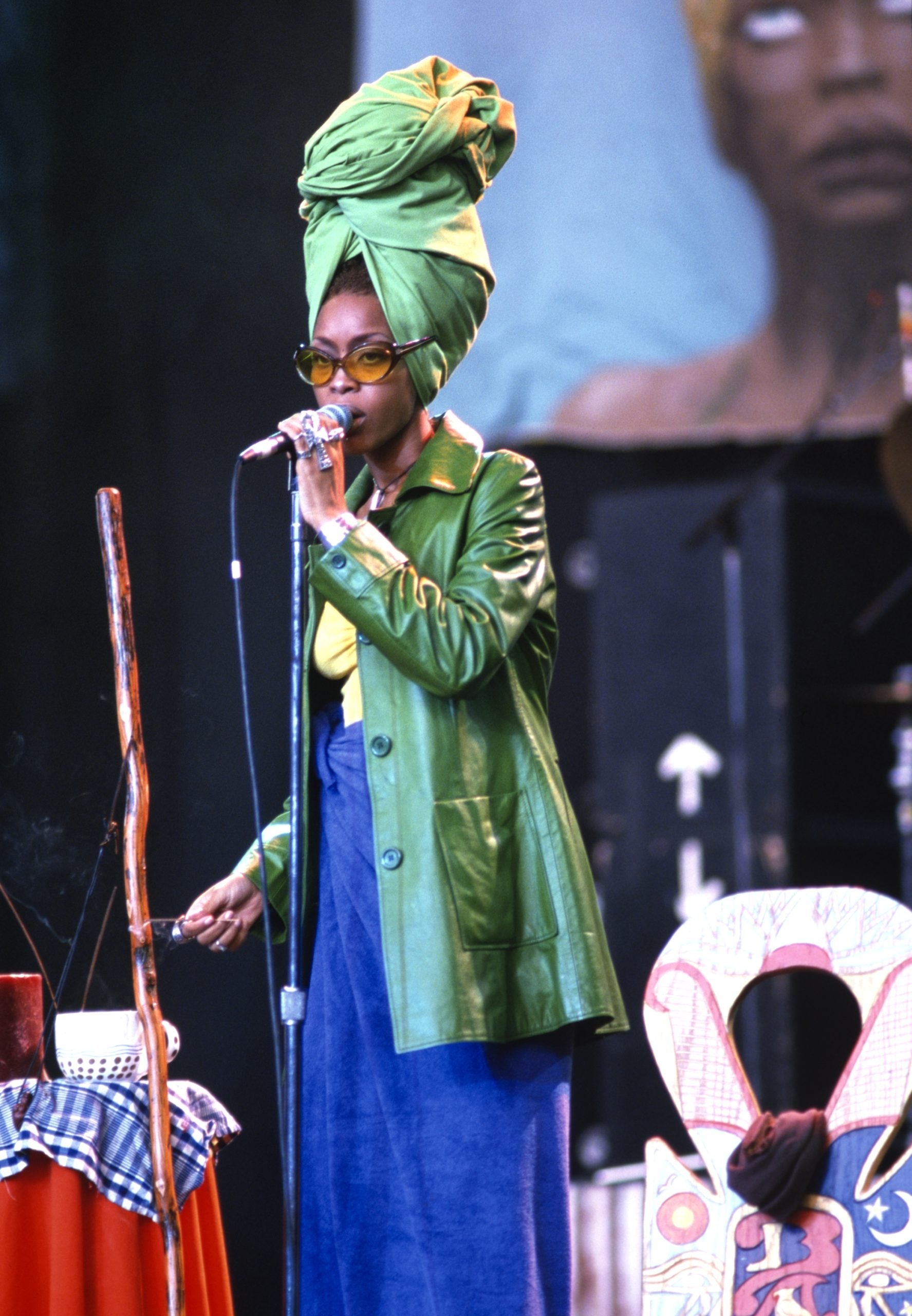 Channeling Nostalgia With This Celebrity Look: Erykah Badu