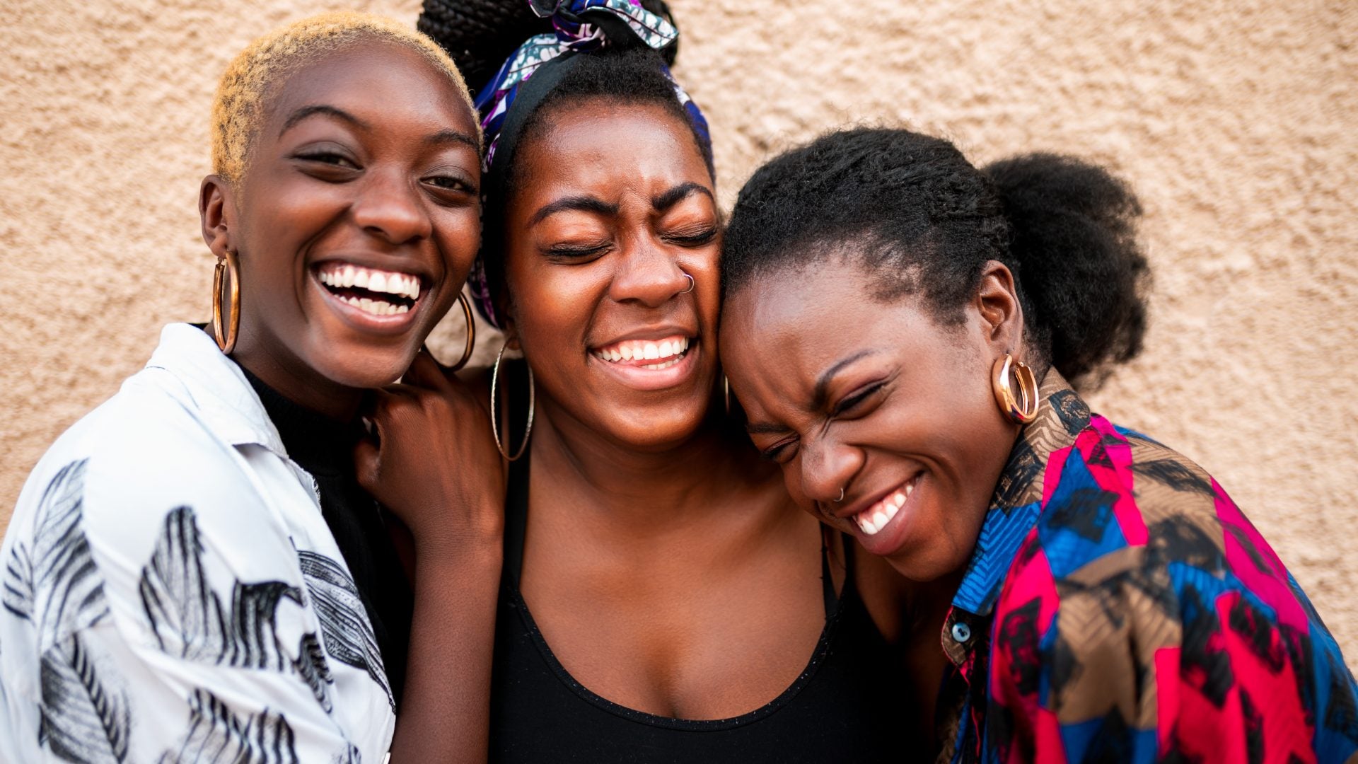 6 Reasons Why You Need More Friends According To A Therapist