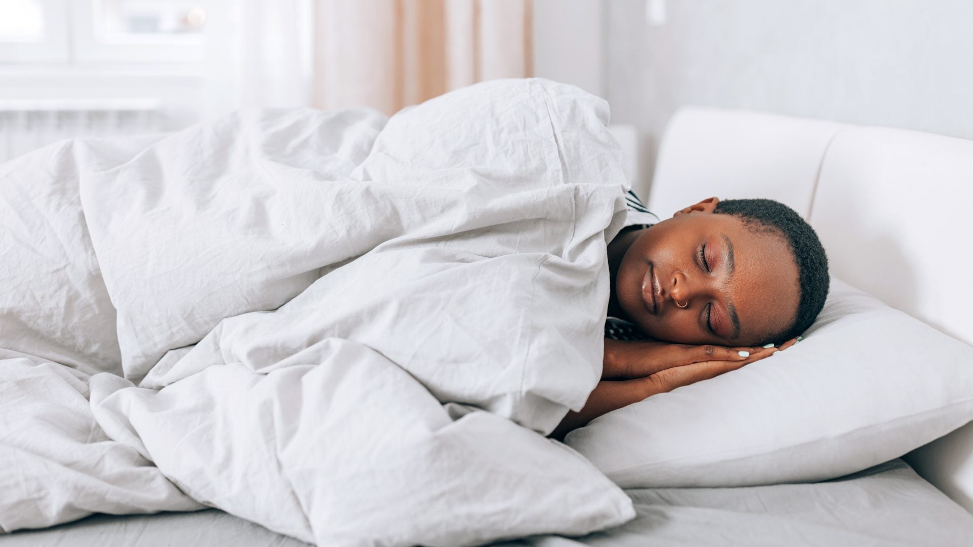 4 Easy Remedies To Stop Your Partner’s Snoring (So You Can Finally Sleep)