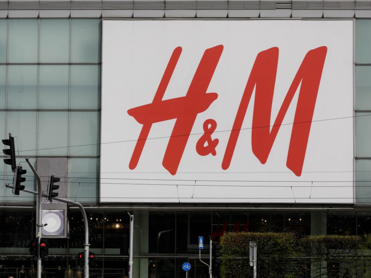 H&M Wants You To Buy From A Black Woman H&M Wants You To Buy From A Black Woman