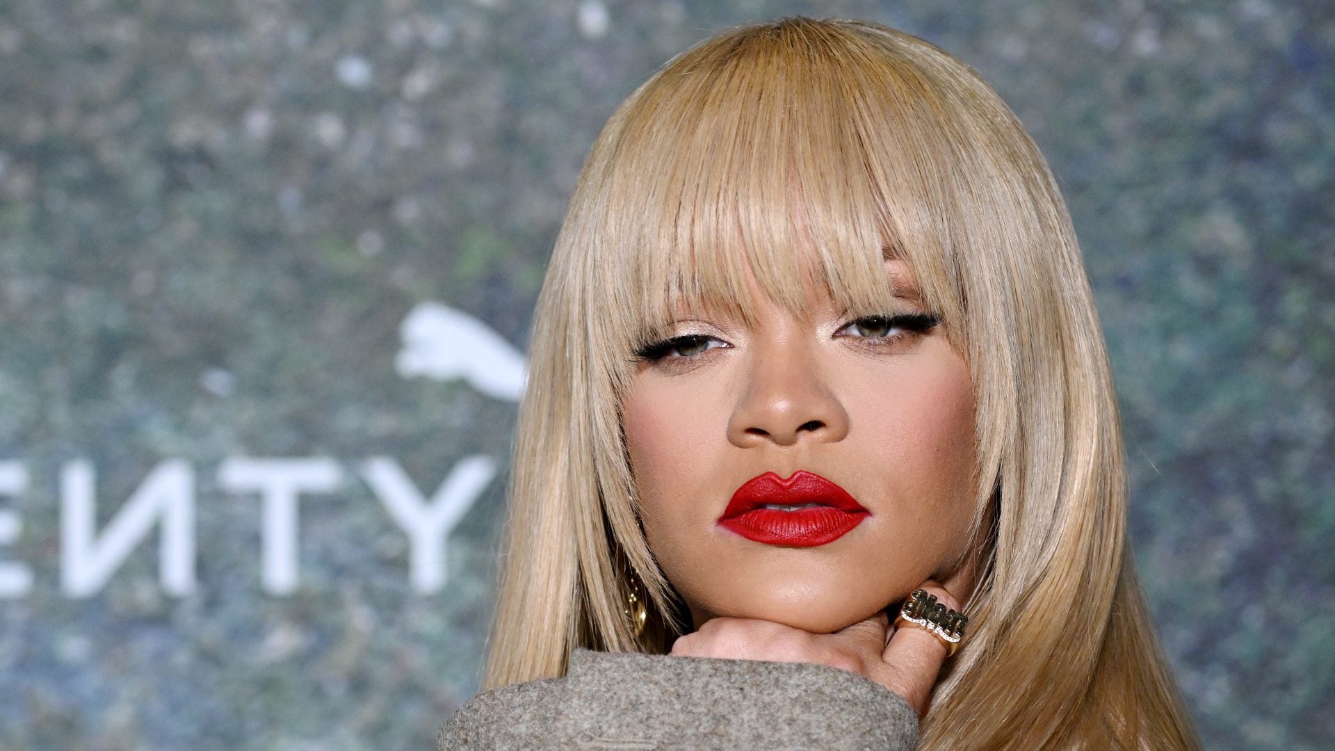 Rihanna Announces Upcoming Fenty Hair Line