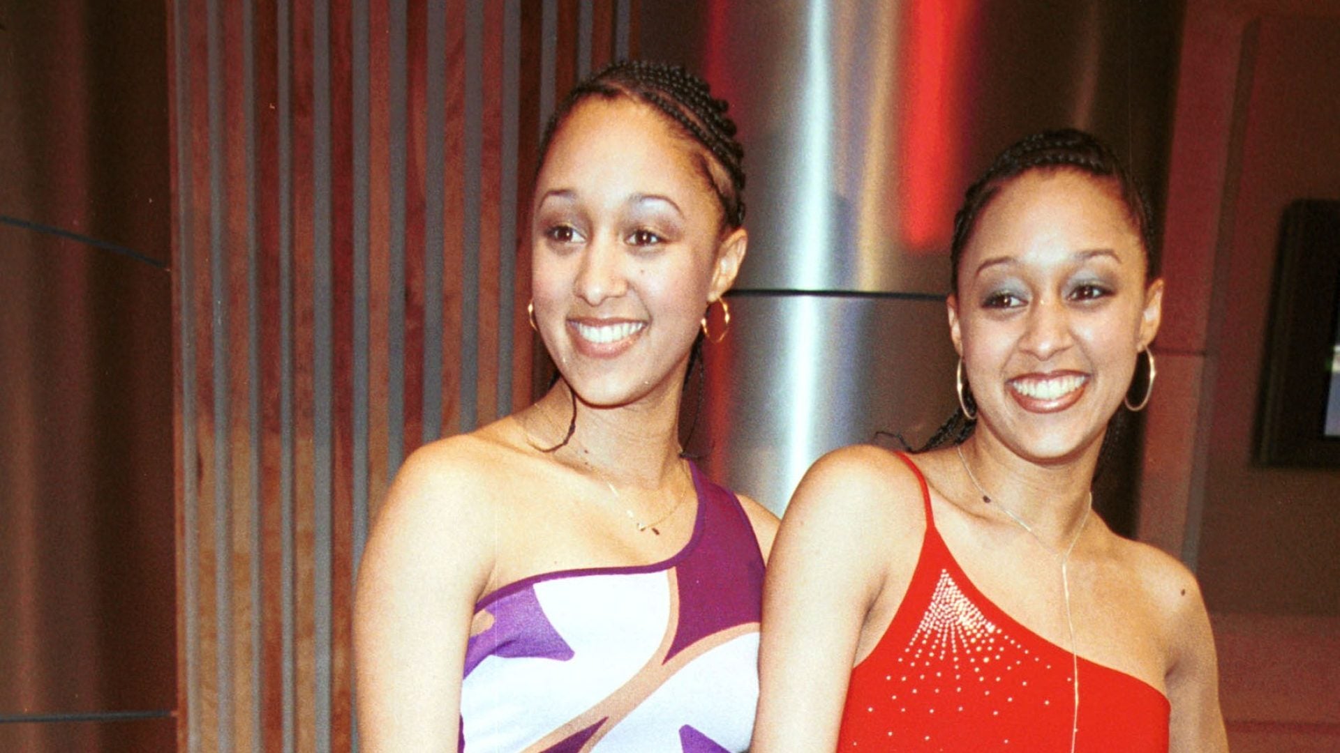 Channeling Nostalgia With This Celebrity Look: Tia And Tamera Mowry