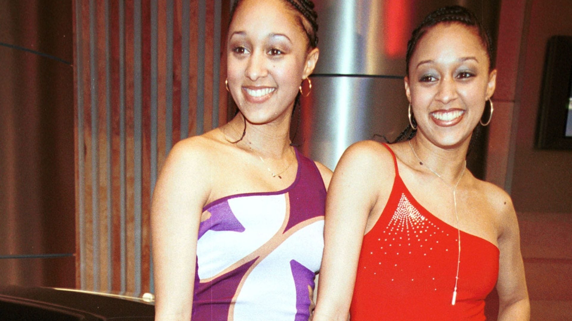 Channeling Nostalgia With This Celebrity Look: Tia And Tamera Mowry