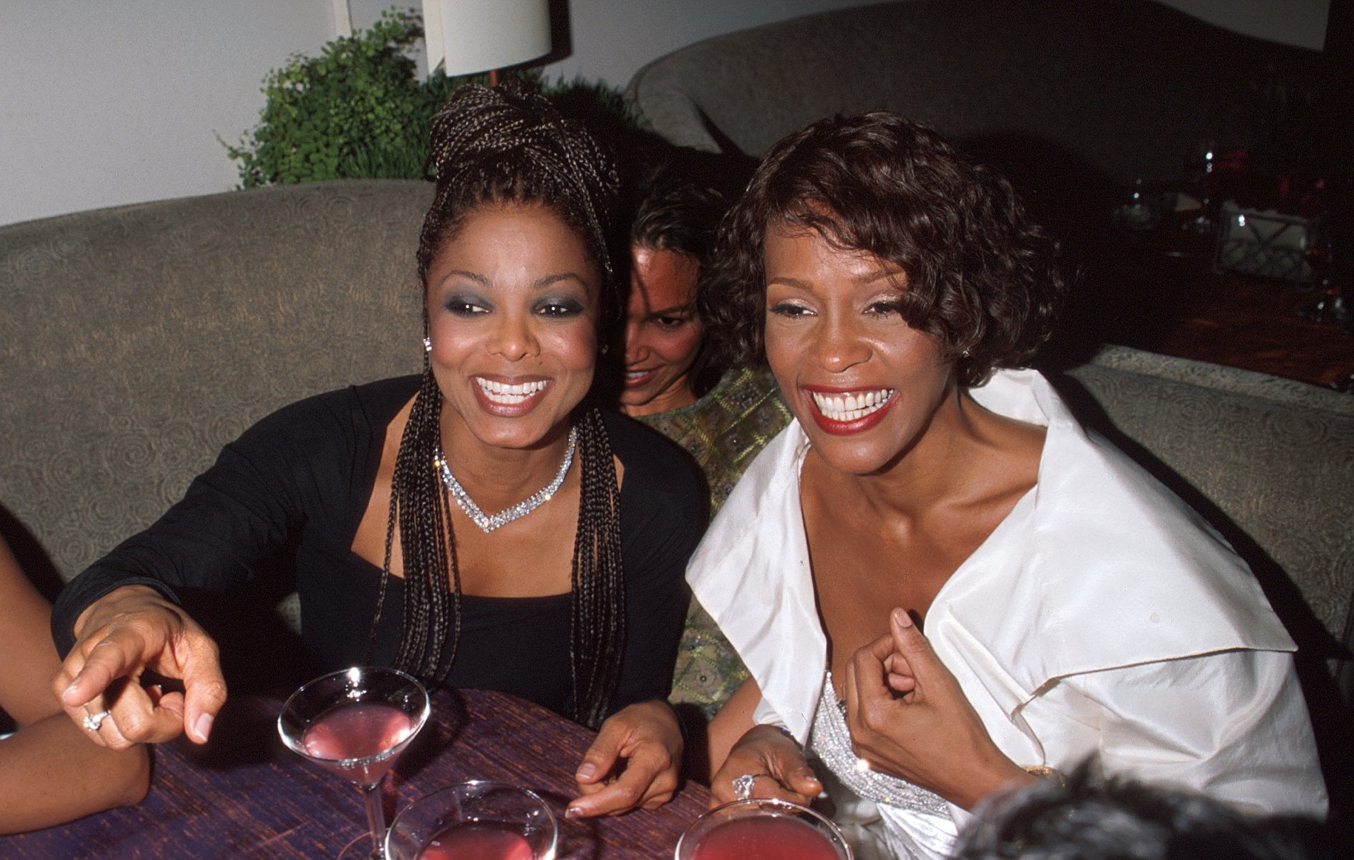 17 Of Whitney Houston’s Most Iconic Beauty Moments