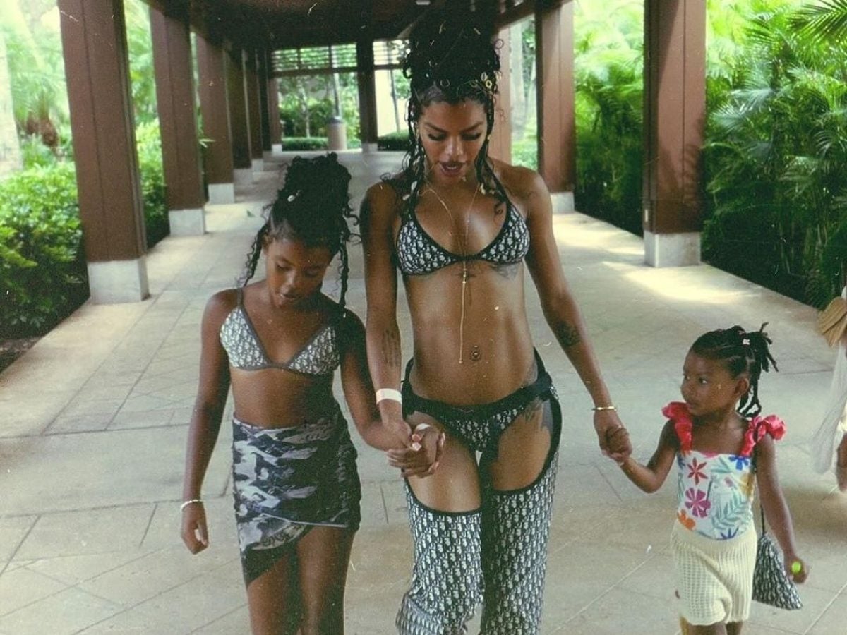 Teyana Taylor Vacations In The Bahamas With Her Daughters