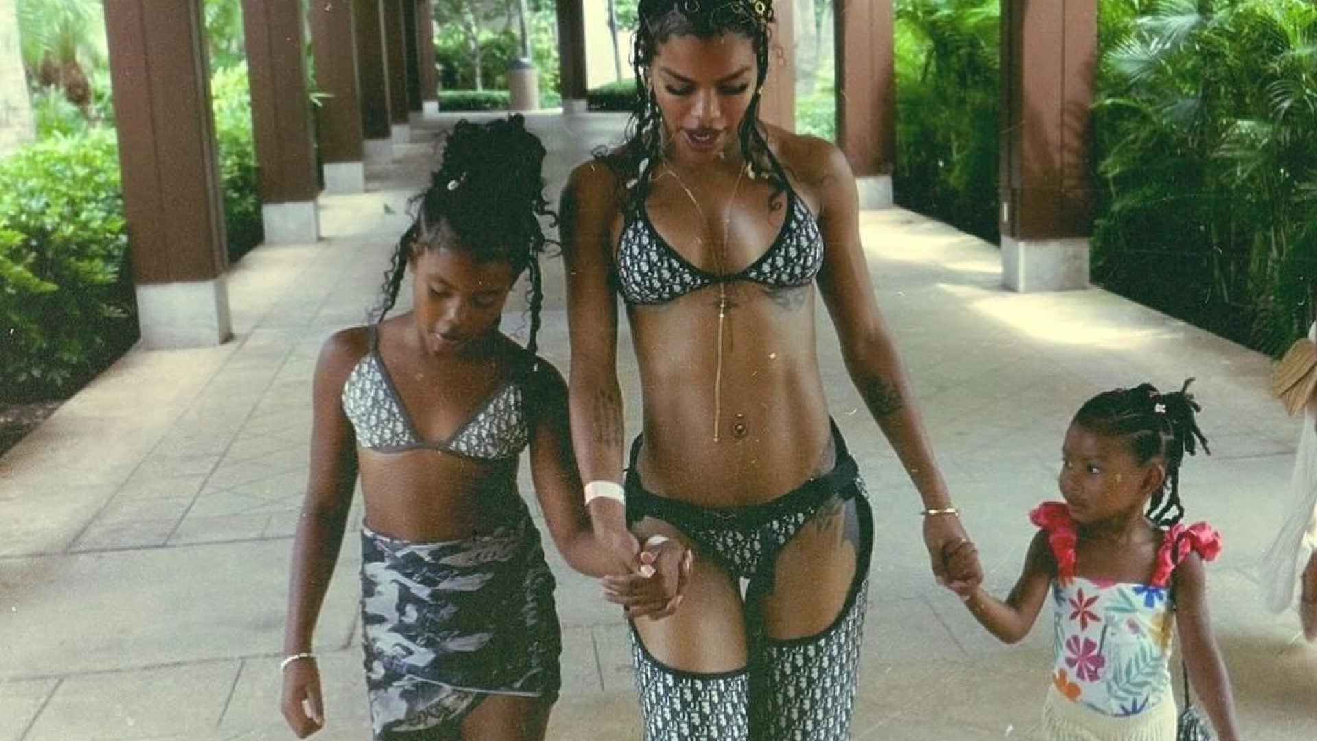 Teyana Taylor Vacations In The Bahamas With Her Daughters