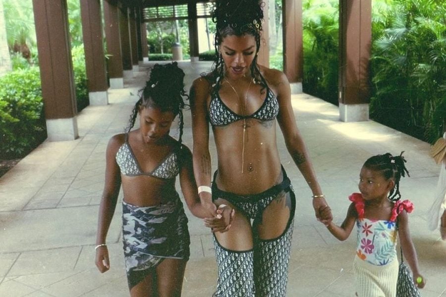 Teyana Taylor Vacations In The Bahamas With Her Daughters