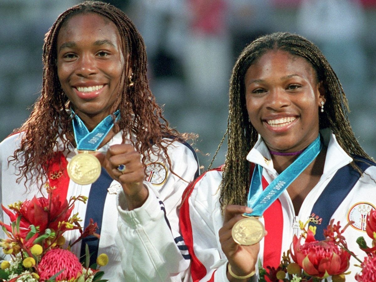 30 Photos Of Venus And Serena Williams's Sweet Sisterly Bond Over The Years