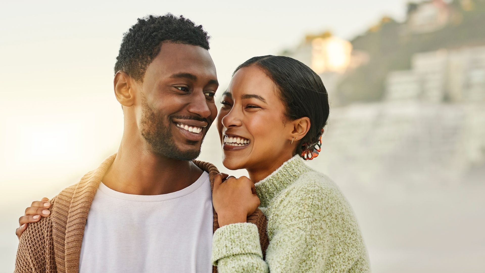 Is It Worth It To Shoot Your Shot? Here's What 4 Dating Experts Suggest