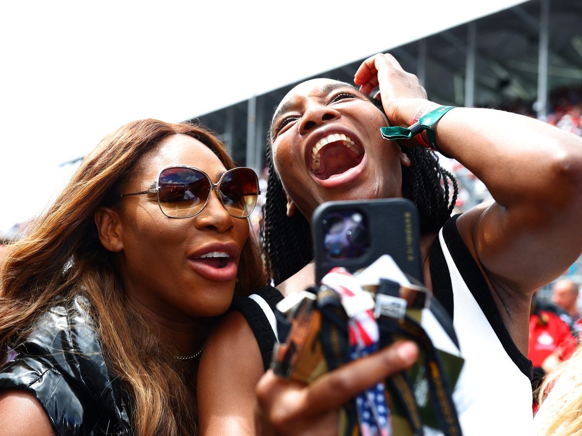 30 Photos Of Venus And Serena Williams's Sweet Sisterly Bond Over The Years