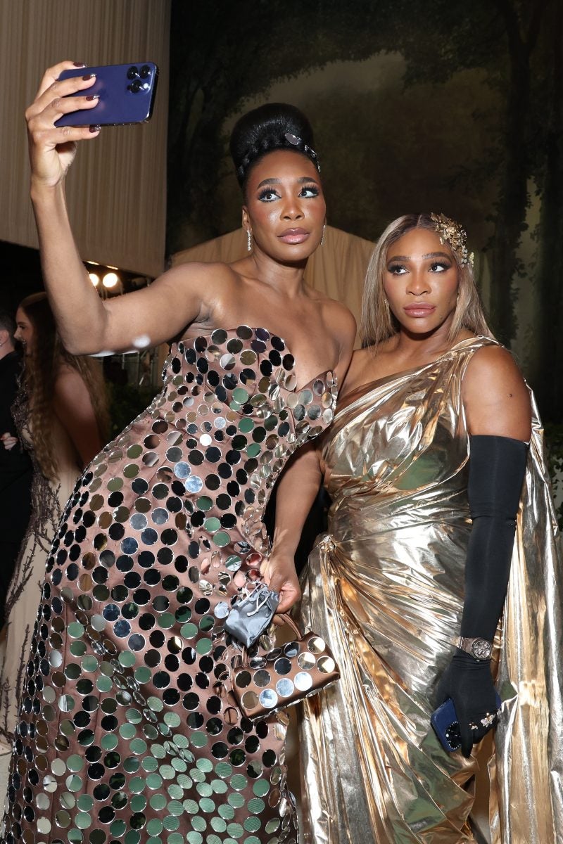 30 Photos Of Venus And Serena Williams's Sweet Sisterly Bond Over The Years