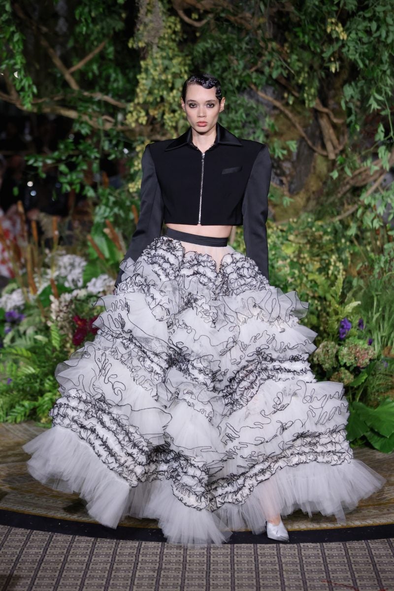  Christian Siriano's Spring/Summer 2025 Show Was A Dark, Twisted Spring Fantasy