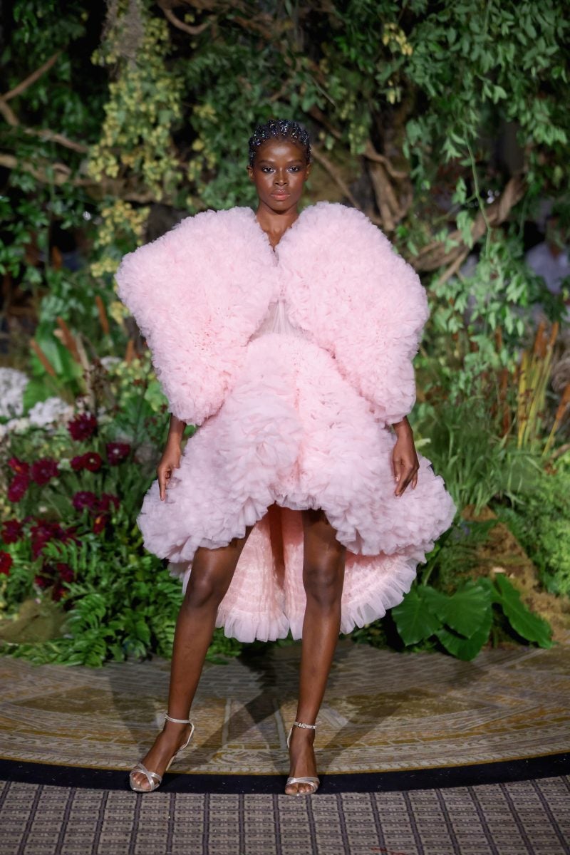  Christian Siriano's Spring/Summer 2025 Show Was A Dark, Twisted Spring Fantasy