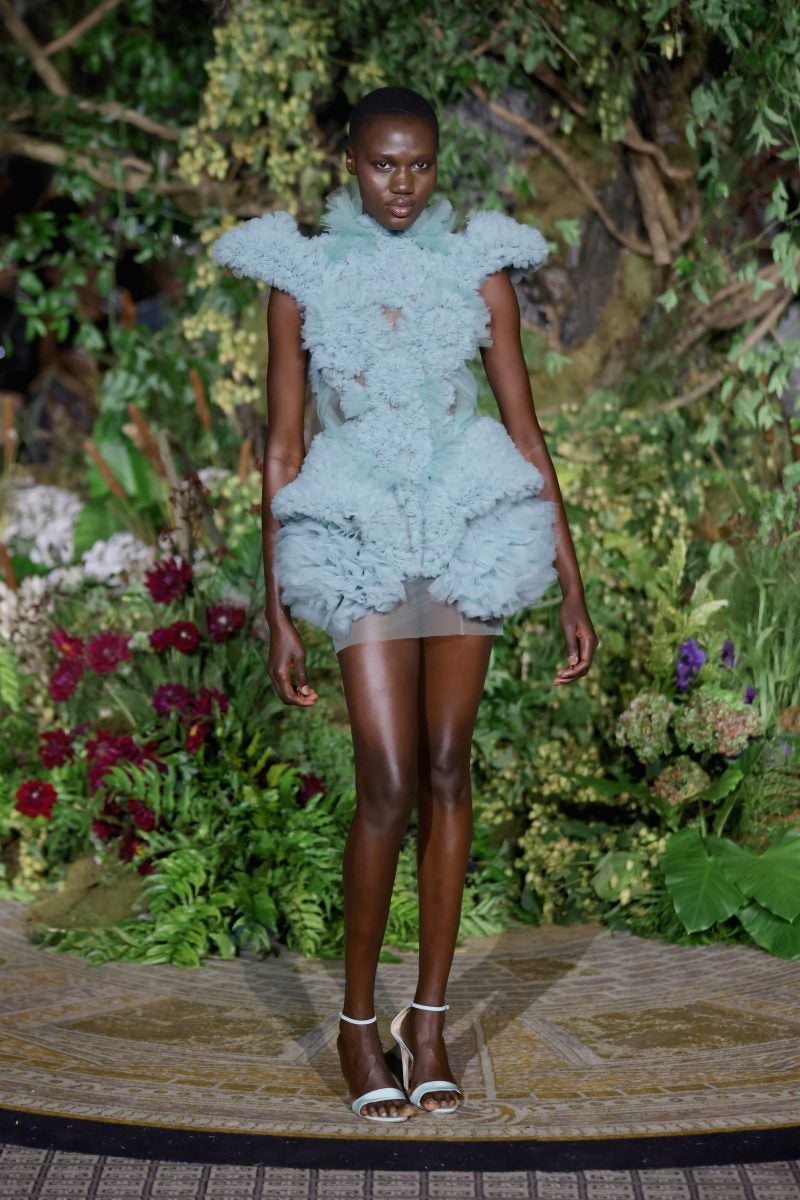  Christian Siriano's Spring/Summer 2025 Show Was A Dark, Twisted Spring Fantasy