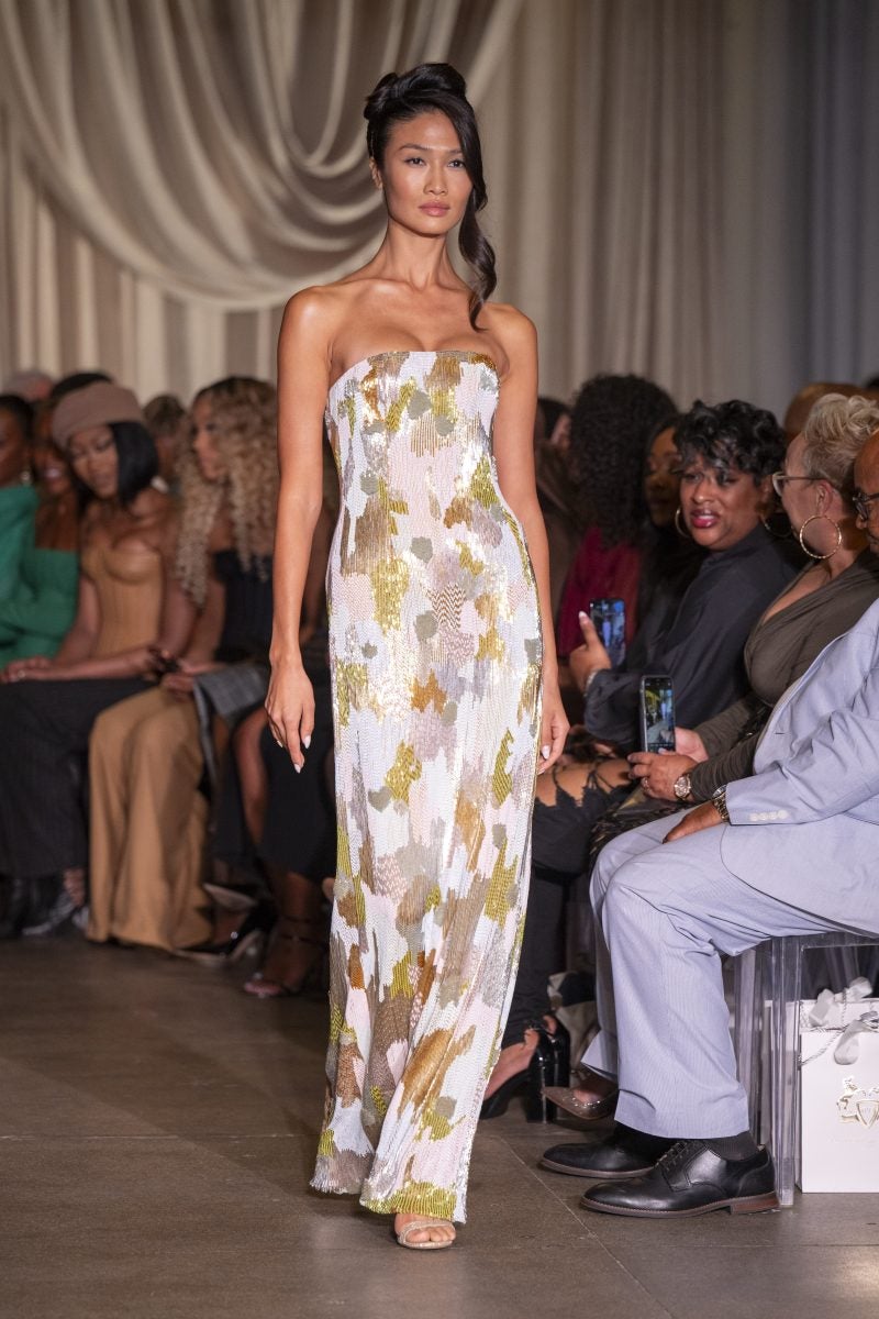 Sergio Hudson Pays Homage To Ladylike Elegance Of The Sixties In Spring/Summer 2025 Show