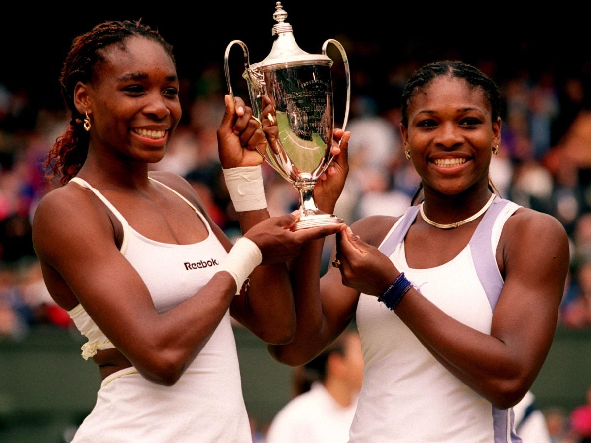 30 Photos Of Venus And Serena Williams's Sweet Sisterly Bond Over The Years