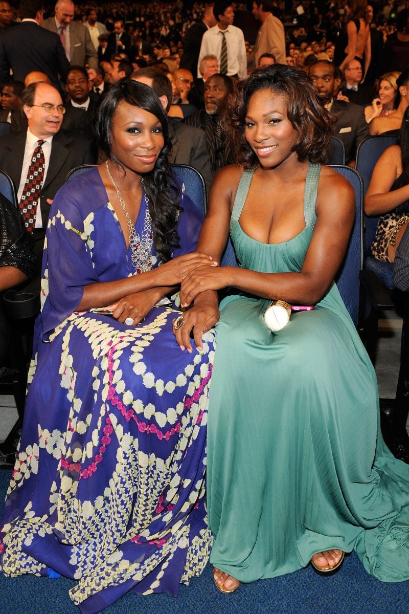 30 Photos Of Venus And Serena Williams's Sweet Sisterly Bond Over The Years