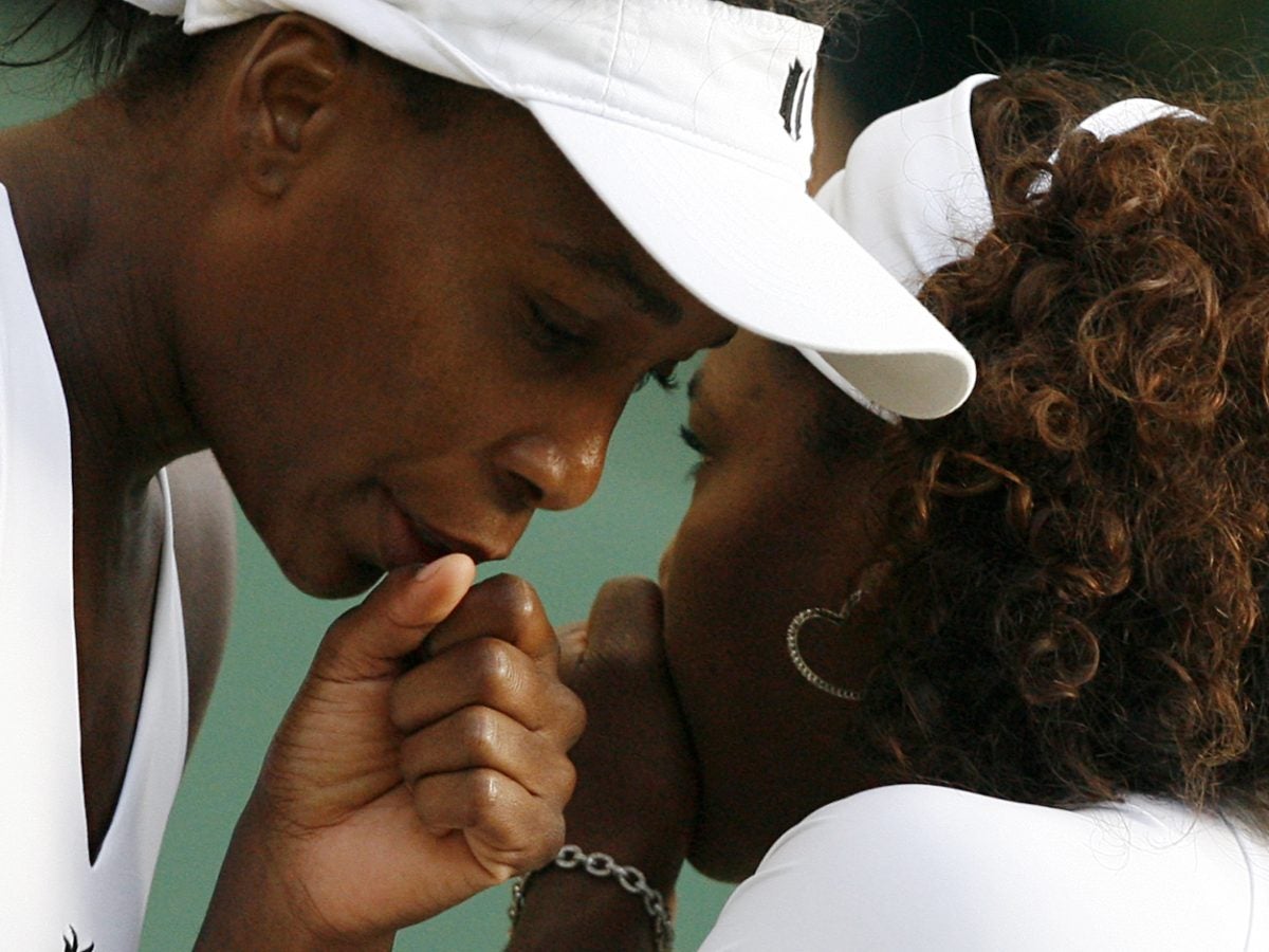 30 Photos Of Venus And Serena Williams's Sweet Sisterly Bond Over The Years