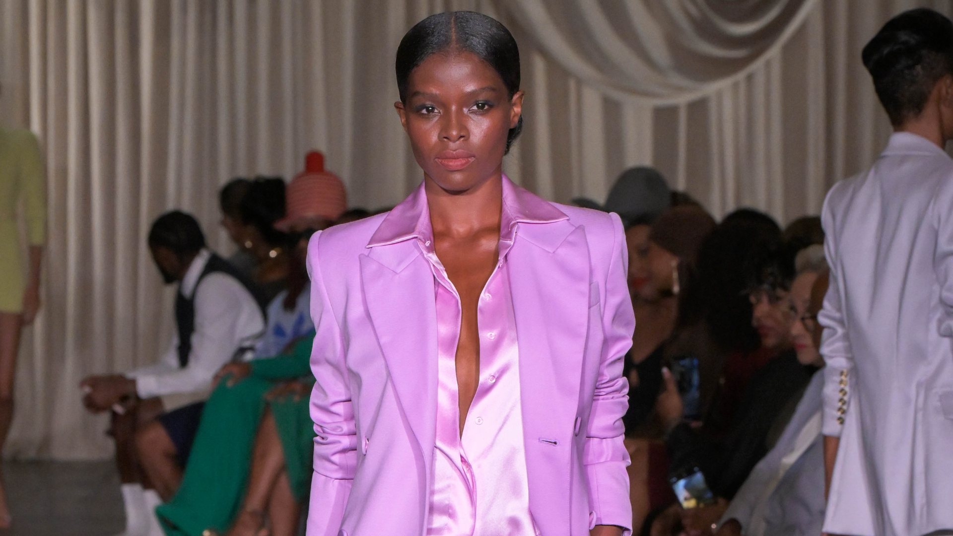 Sergio Hudson Pays Homage To Ladylike Elegance Of The Sixties In Spring/Summer 2025 Show