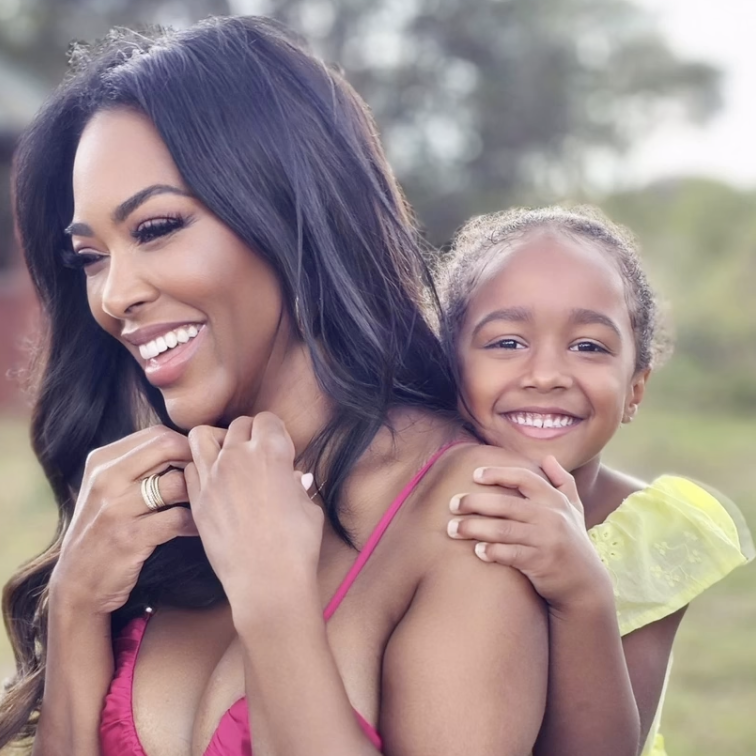 Kenya Moore And Daughter, Brooklyn, Go On An Adventurous Mother-Daughter Trip To Kenya!